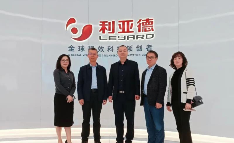 一博科技董事長(zhǎng)湯昌茂一行赴利亞德南方總部參觀考察